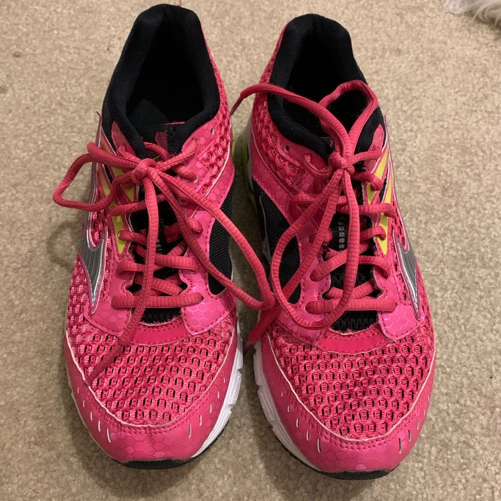 Pink Mizuno Runners